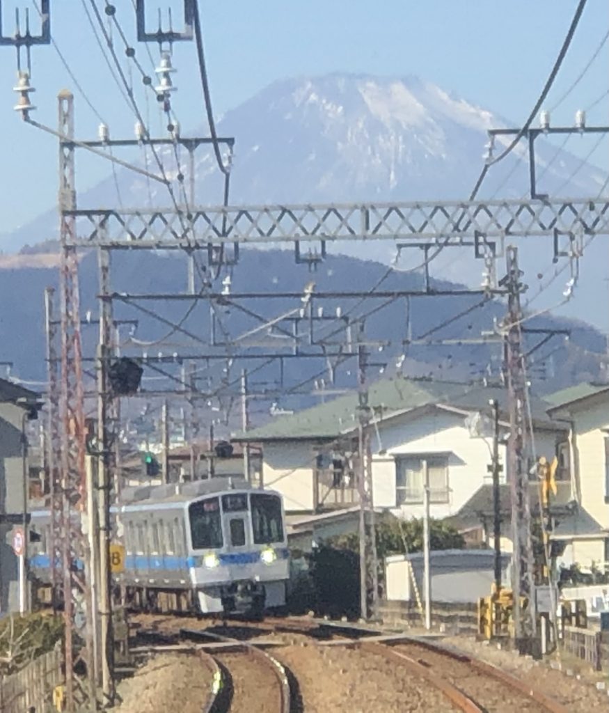 1月20日運転席の後ろから見える富士山をパチリ
